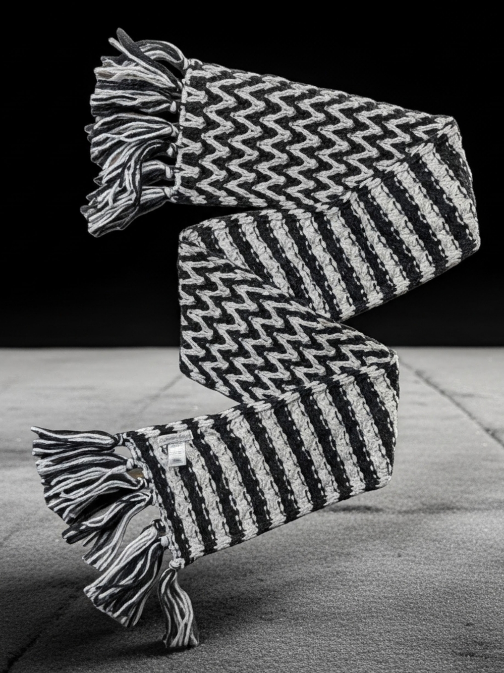 EUC 2012 Coldwater Creek Chunky Knit Chevron Scarf Black White Fringed 80" Long